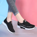 2021 Neue Mode hochwertige Modekomfort Schnüre-up Frauen Sneaker atmungsaktive Sportschuhe weibliche Schuhe Running Hoes Sports Sport